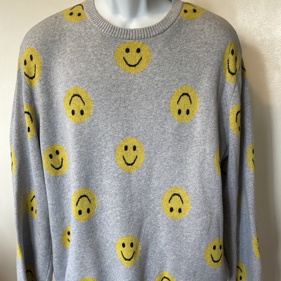 FOREVER 21 Gray Sweater with CUTE Yellow Smiley Faces size LARGE Mens - Picture 2 of 14